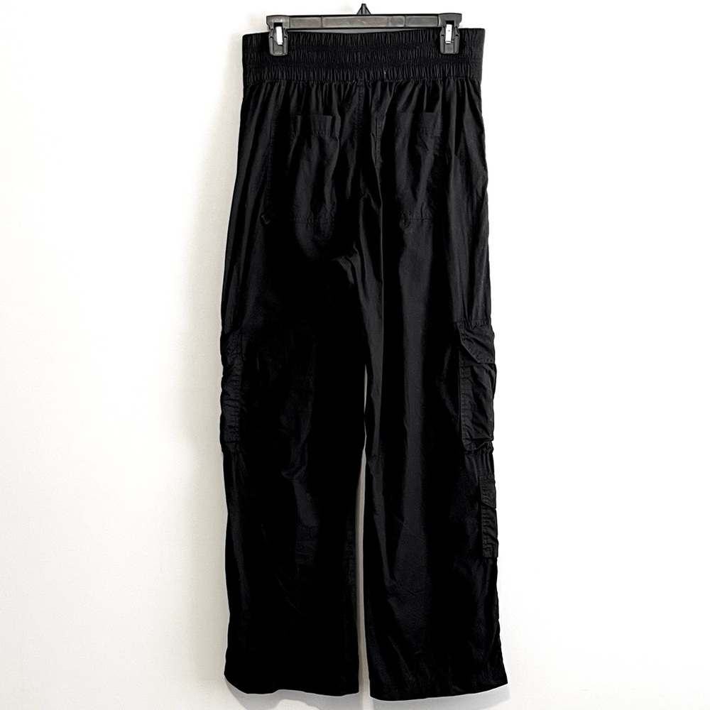 Aerie Easiest High-Waisted Elastic Poplin Cargo Pants - Picture 2 of 5